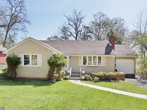 16 Valley View Dr, North Haledon Boro, NJ 07508