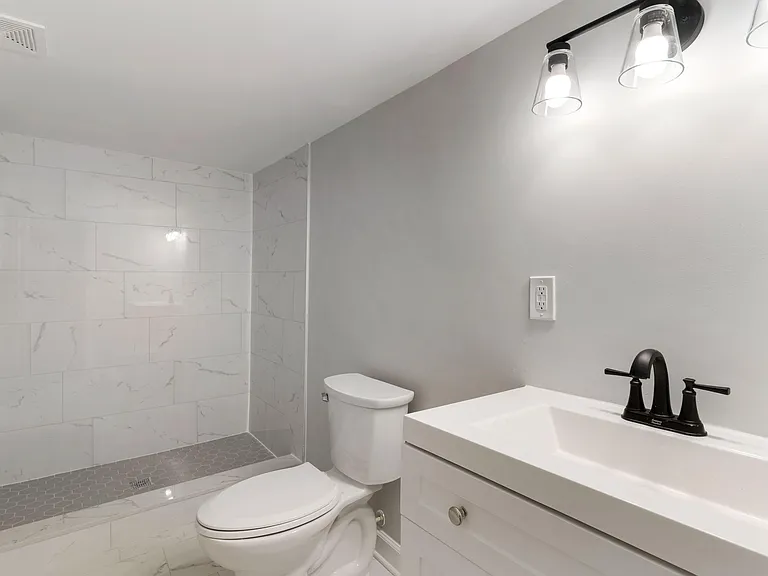 Lee Pl — Photo 3