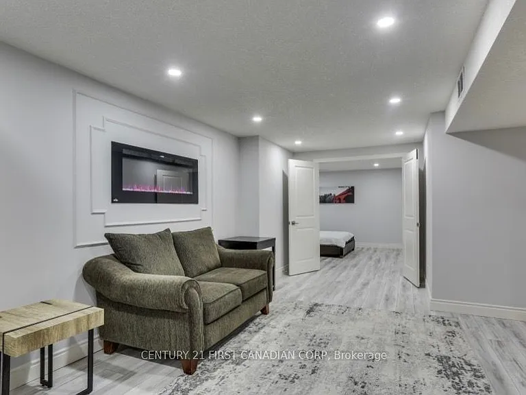 3194 Morgan Ave #LOWER — Photo 8