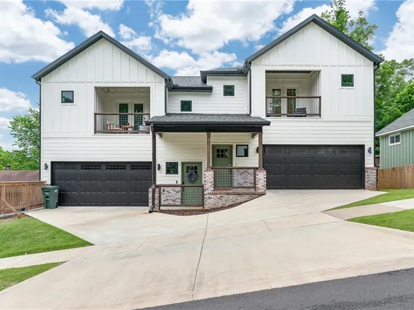 215 E Center St, Fayetteville, AR 72701