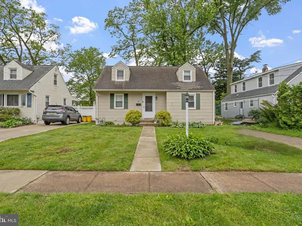 33 Pennwood Dr, Ewing, NJ 08638