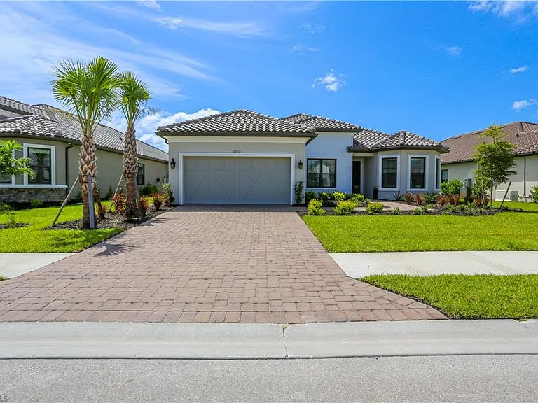 15318 Aprile St — Photo 2