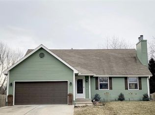 2007 NE Dill Dr, Lees Summit, MO 64086