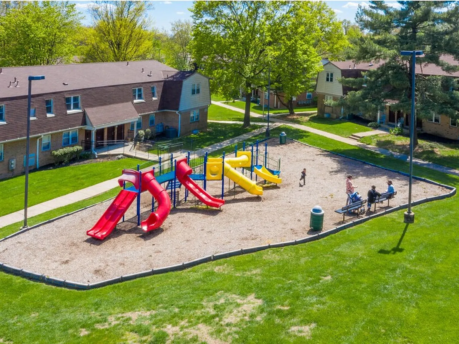 Foxwood Manor Apartments — Photo 4