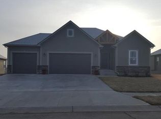 1110 SW Wild Plum Cir, Oak Grove, MO 64075