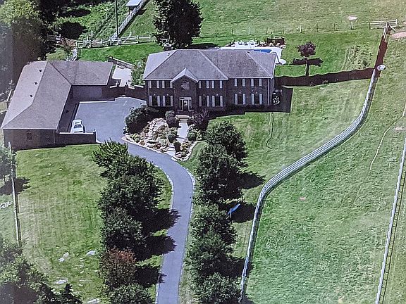 2nd image of 938 Spears Ln
