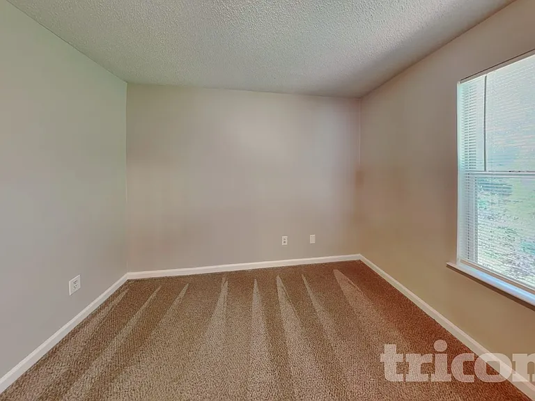 1104 Saint Phillips Ct — Photo 12