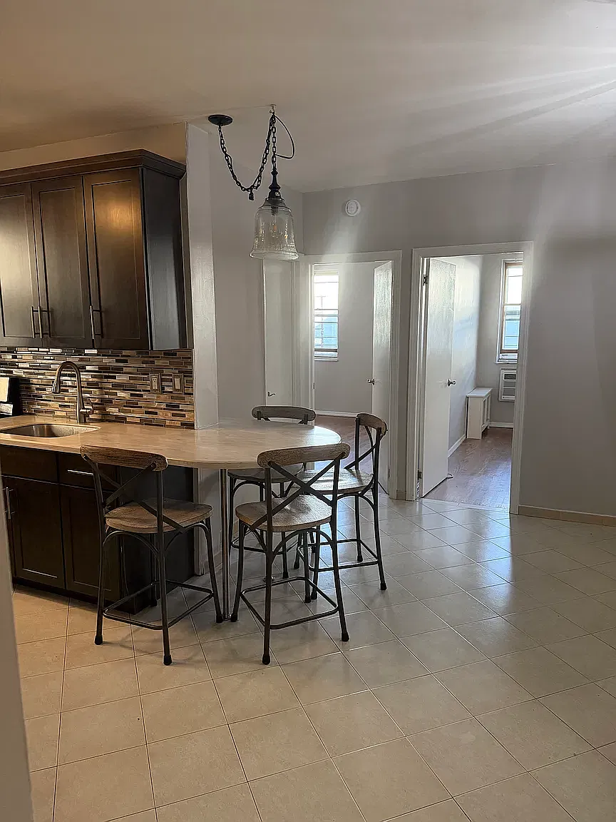 1619 West 9th Street — Photo 3