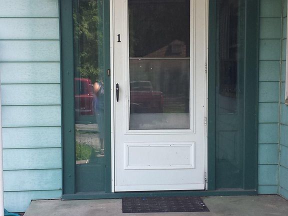 entry to 3-bedroom apt.