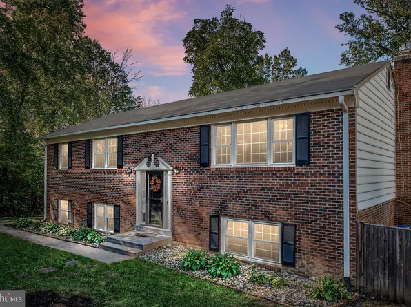 8127 Yorktown Dr, Alexandria, VA 22308