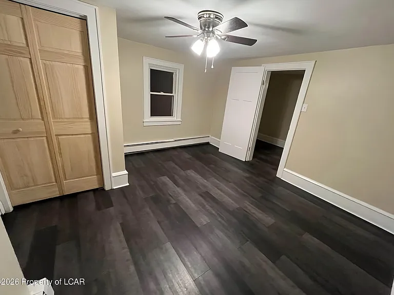 260 E Grove St — Photo 23