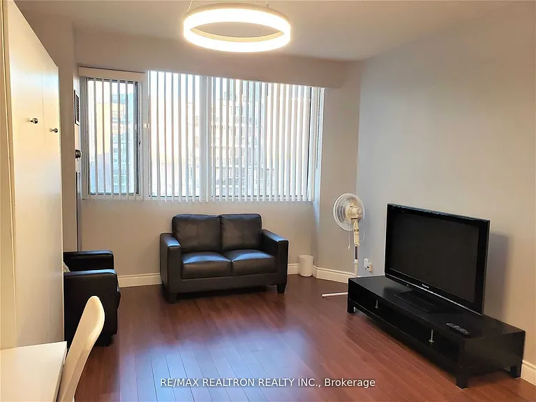 555 Yonge St #508 — Photo 4
