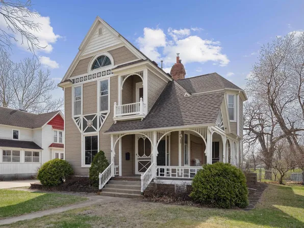 507 2nd Ave NE, Independence, IA 50644