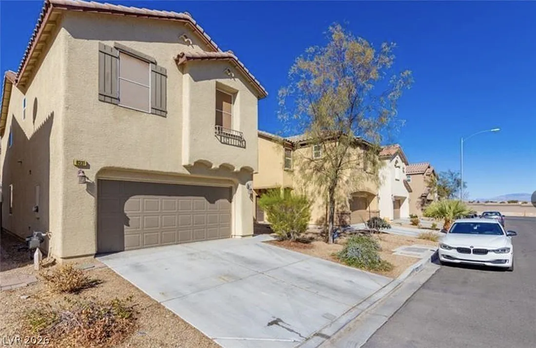 3 bed, 2.5 bath, 1697 sqft, $2,050 — Photo 1