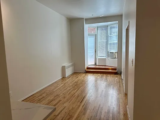 Rented by Horowitz Real Estate | media 25