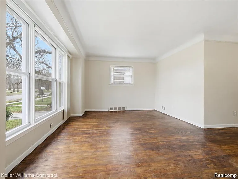 20271 Grandville Ave — Photo 19