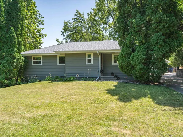 212 Pleasant View Dr, Des Moines, IA 50315