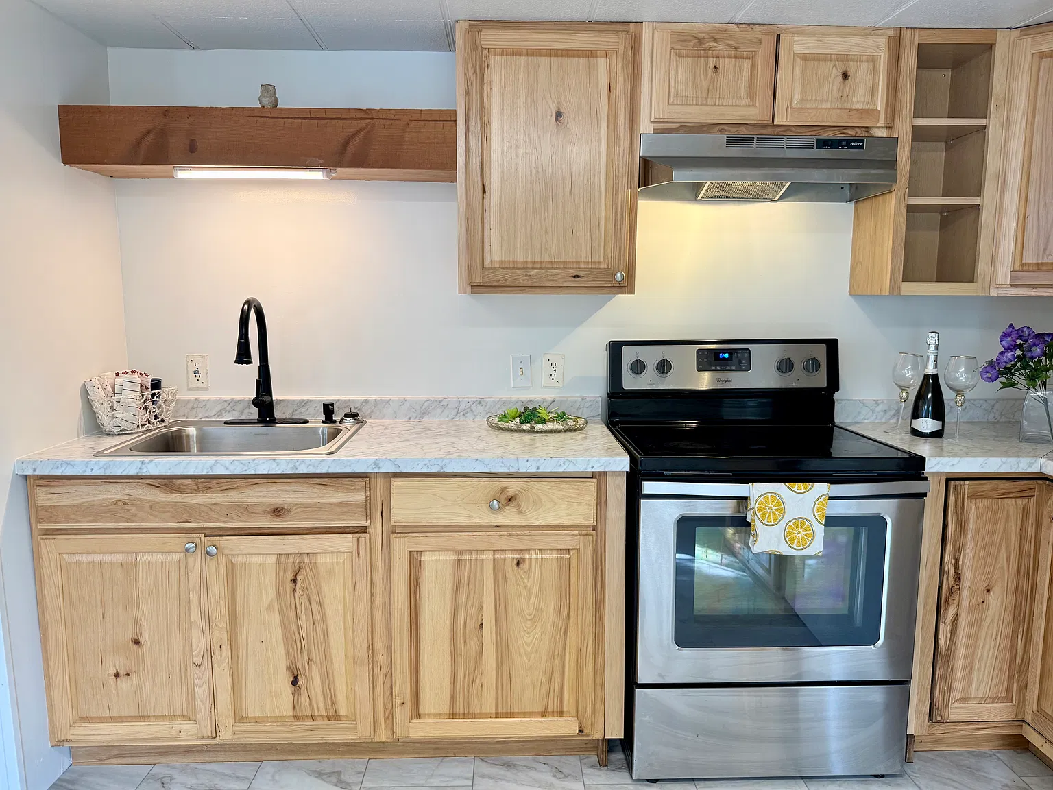 3 bed, 820 sqft, $1,695 — Photo 2