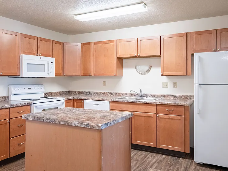 Fargo, ND Kennedy Apartments | 32A | Kitchen