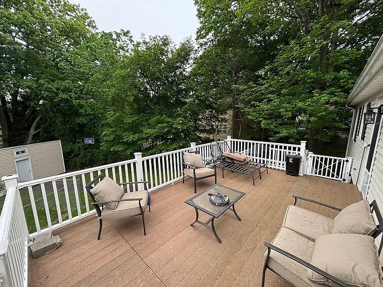 181 Hubbell Ave — Photo 3