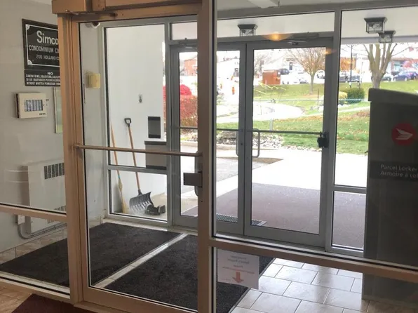 200 Holland Ct #102, Bradford West Gwillimbury, ON L3Z 1R8