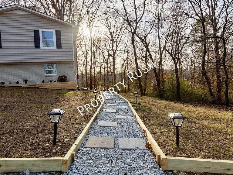 2290 Malibu Dr SE #B — Photo 1
