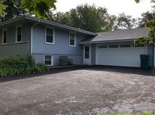 27W005 Barnes Ave, Winfield, IL 60190