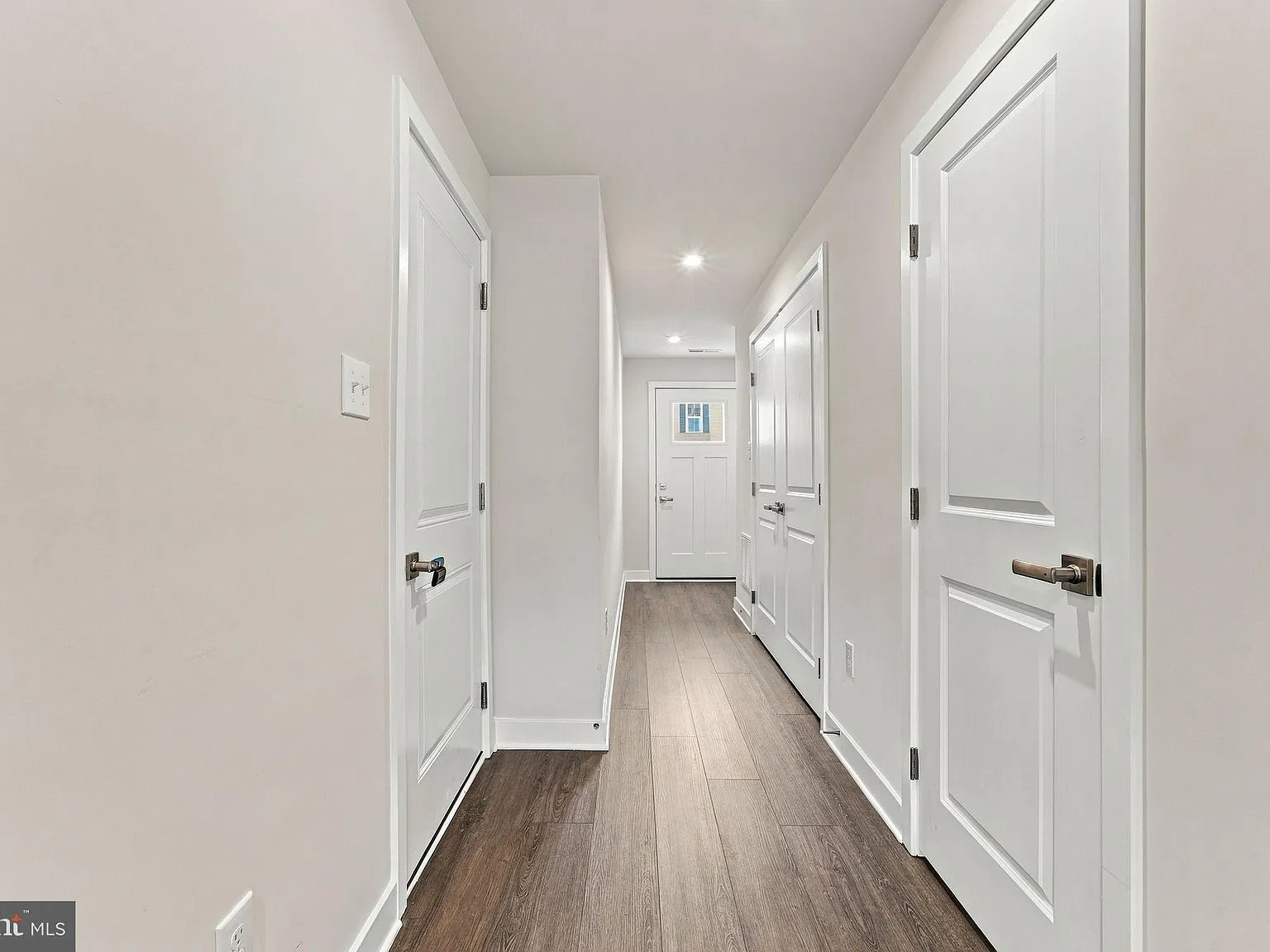 3 bed, 4.0 bath, 1944 sqft, $3,200 — Photo 4