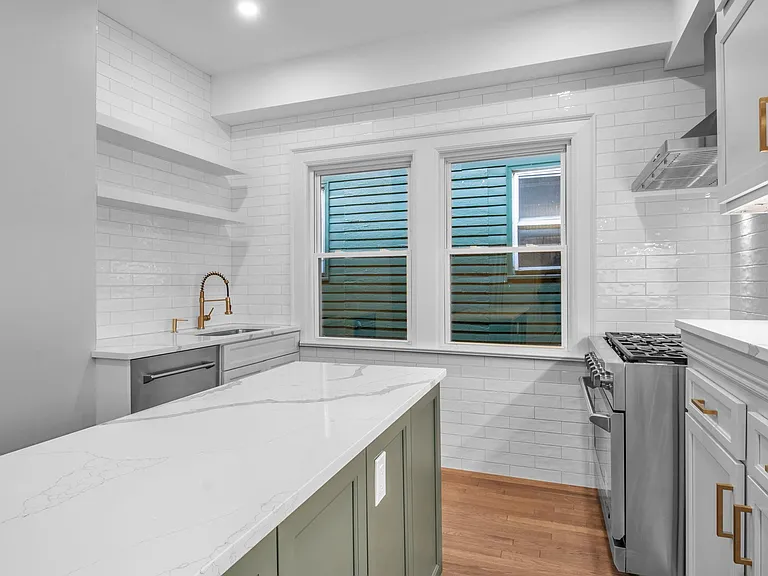 100 Richmond Ave #UPPER — Photo 23