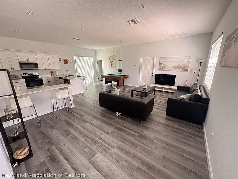 115 Fire Island Ave NE — Photo 3
