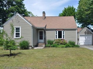 75 Glenwood Dr, Warwick, RI 02889