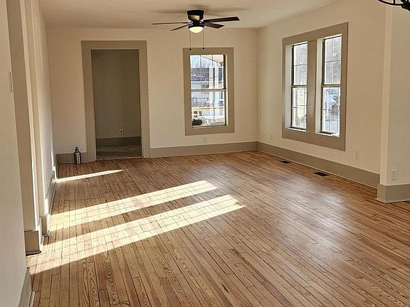 4th image of 558 Carrol Dr