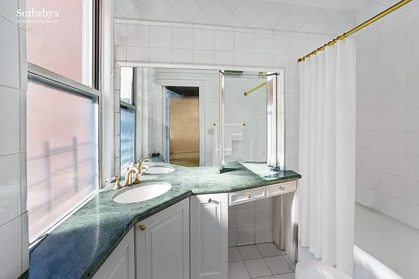 Sold by Sotheby's International Realty | media 7