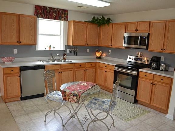 5th image of 1007 Sycamore Ln