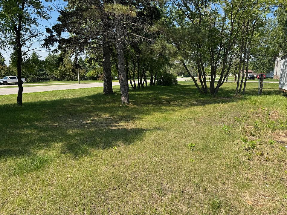 2nd image of 309 Alaska St E