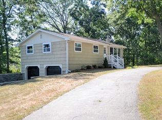 7 Old Essex Rd, Ipswich, MA 01938