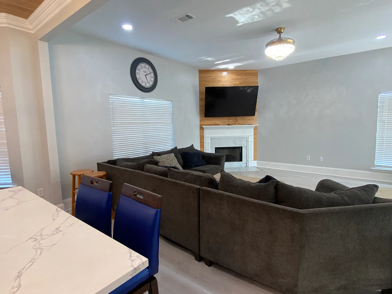 3 bed, 2056 sqft, $2,500 — Photo 4