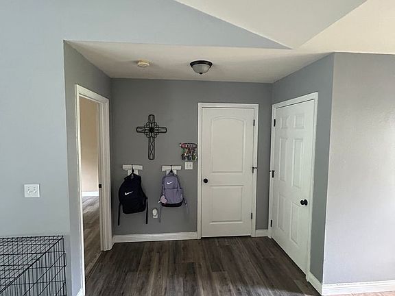 2nd image of 107 Lakeview Ct