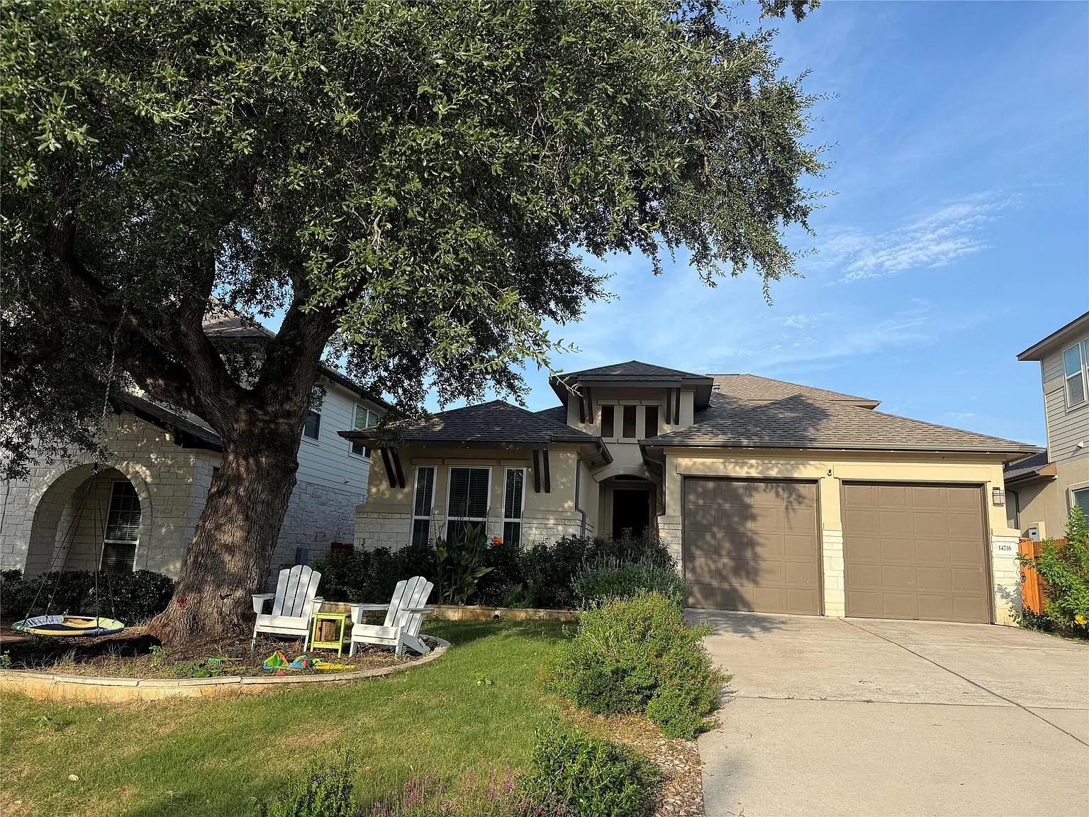 4 bed, 2.5 bath, 2745 sqft, $2,800 — Photo 2