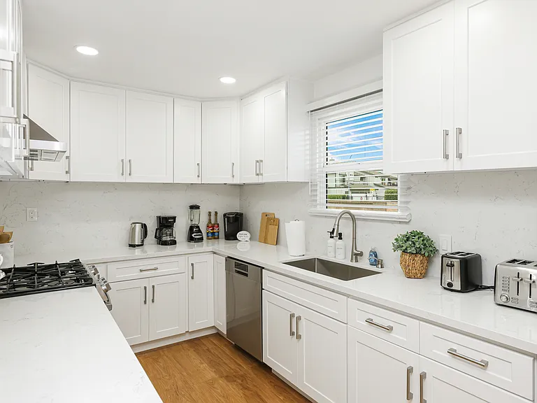 902 Alene Cir #A — Photo 1