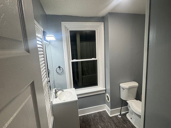 3rd image of 1609 Berryhill St #1