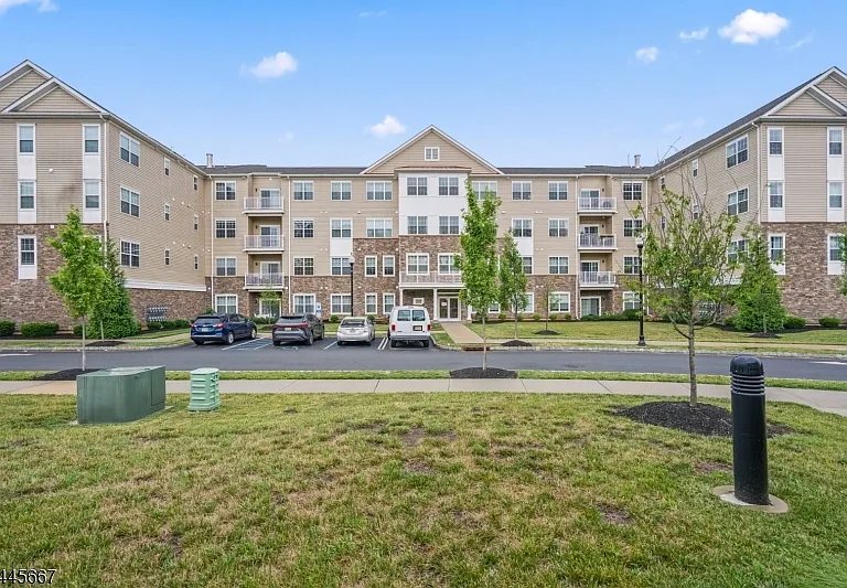 723 Lorhan Dr — Photo 1