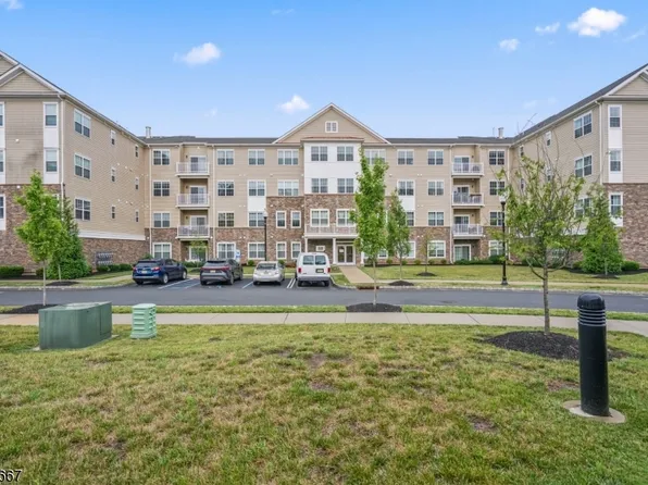 723 Lorhan Dr, Piscataway, NJ 08854