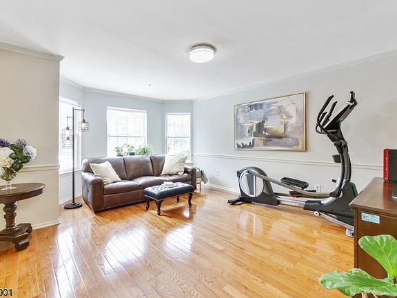 3rd image of 219 Amboy Ave APT 8