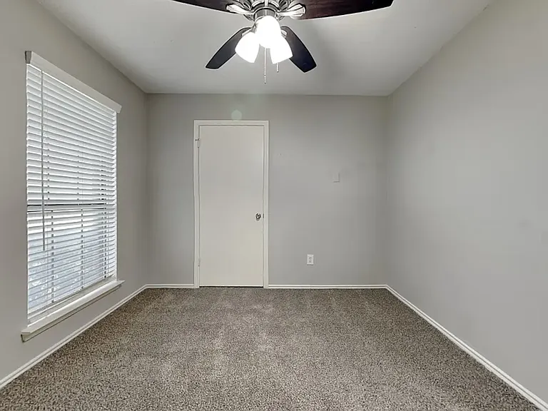 7701 Seascape Dr — Photo 4