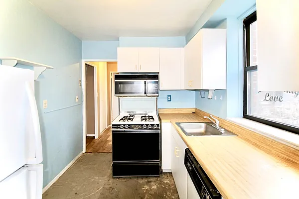 Sold by Bruma Realty LLC | media 32