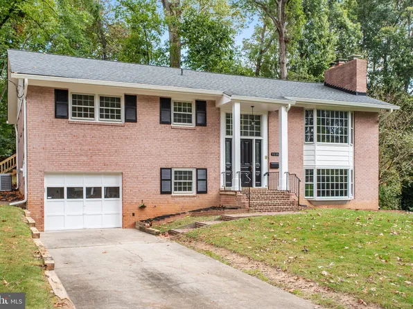 9116 Hamilton Dr, Fairfax, VA 22031