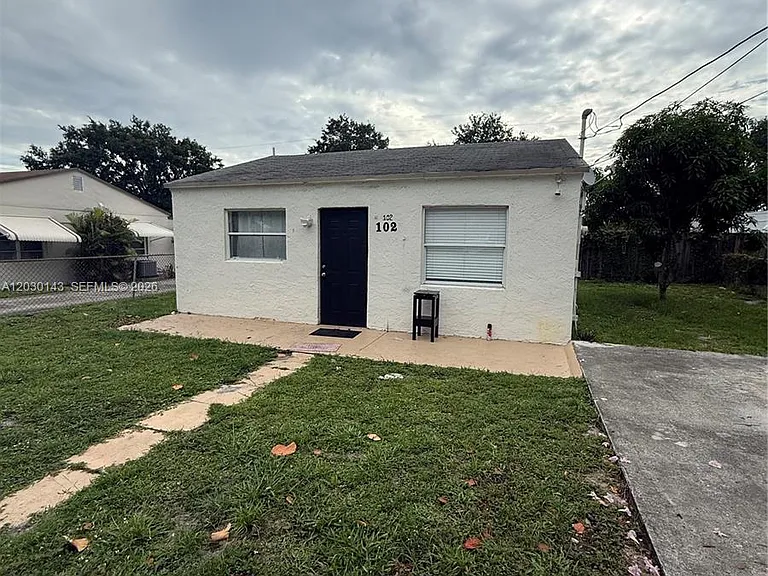 102 NW 1st Ave — Photo 1
