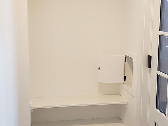 Entrance wardrobe and mailbox cubby