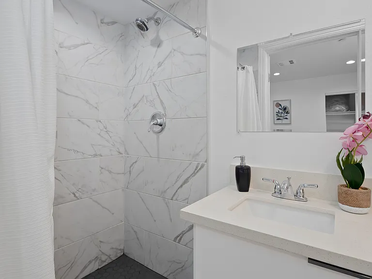 4157 S Normandie Ave #1/2 — Photo 8